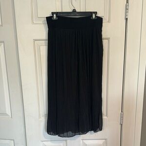 Metro Wear Black midi skirt size large